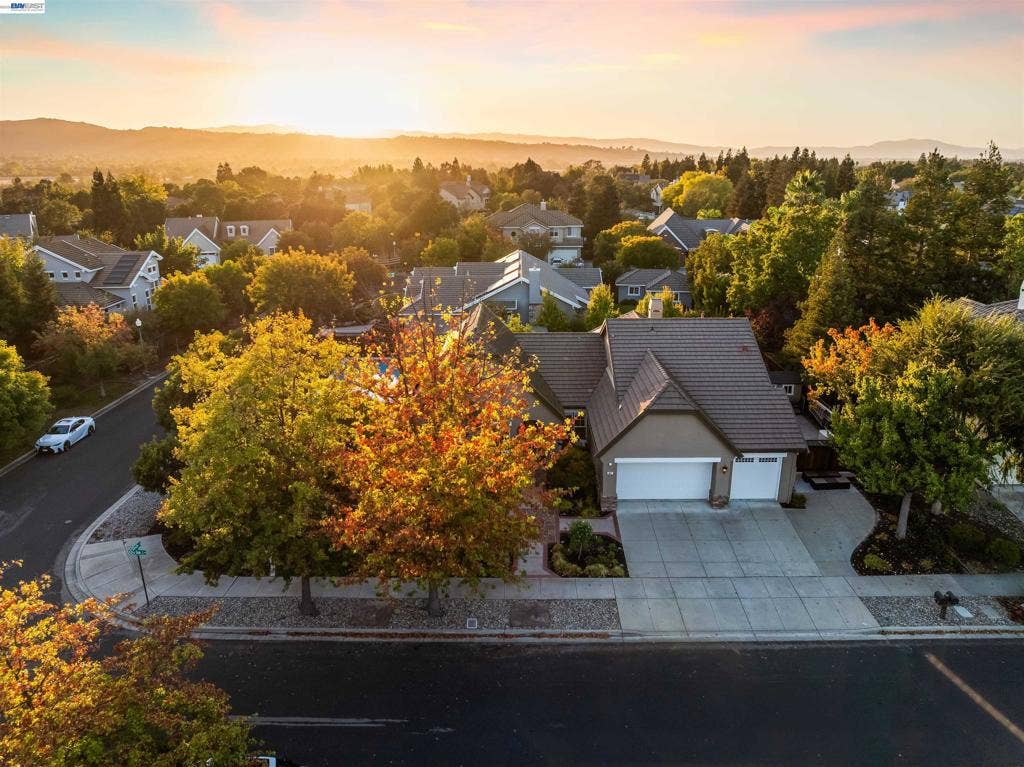 687 Old Oak Rd, Livermore, CA 94550