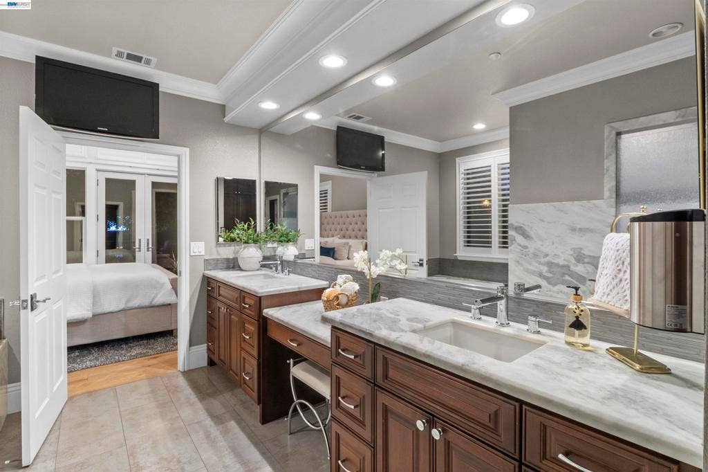 687 Old Oak Rd, Livermore, CA 94550