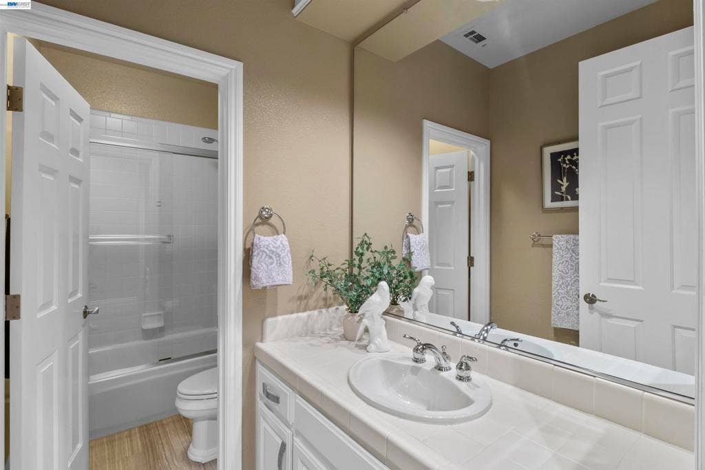 687 Old Oak Rd, Livermore, CA 94550