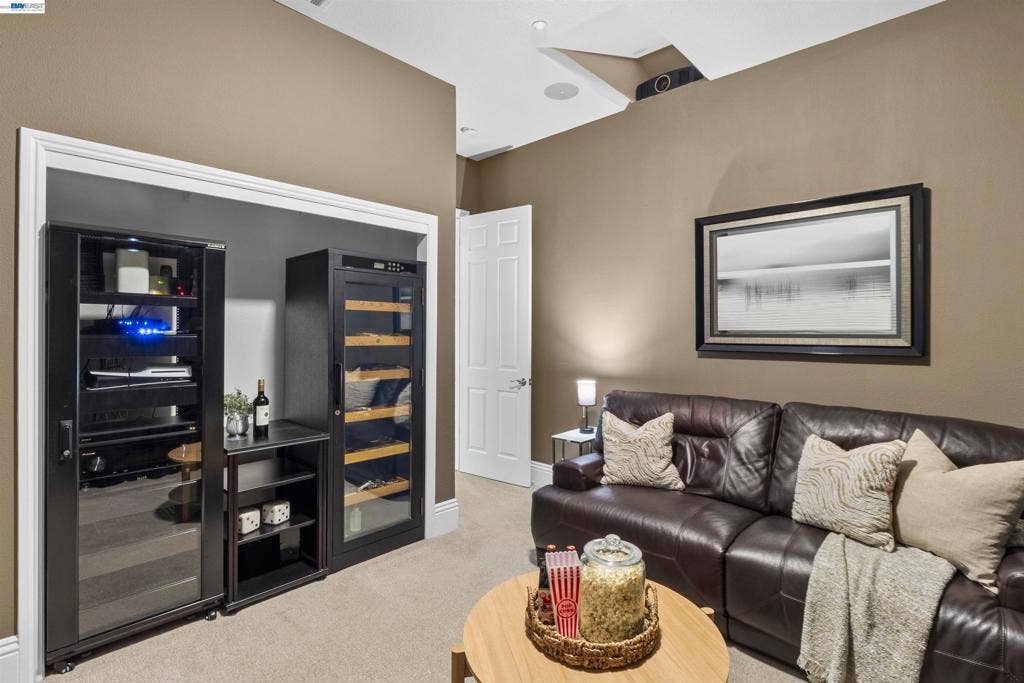 687 Old Oak Rd, Livermore, CA 94550