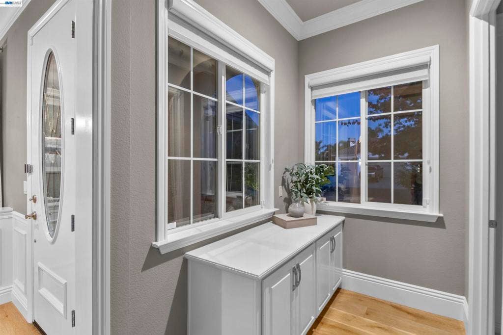 687 Old Oak Rd, Livermore, CA 94550