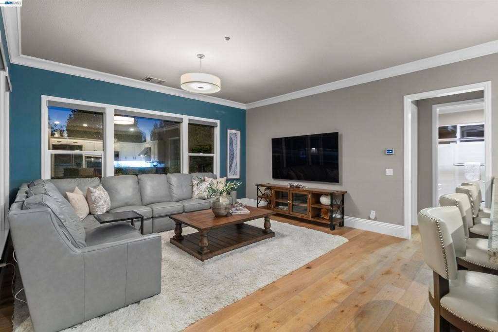 687 Old Oak Rd, Livermore, CA 94550