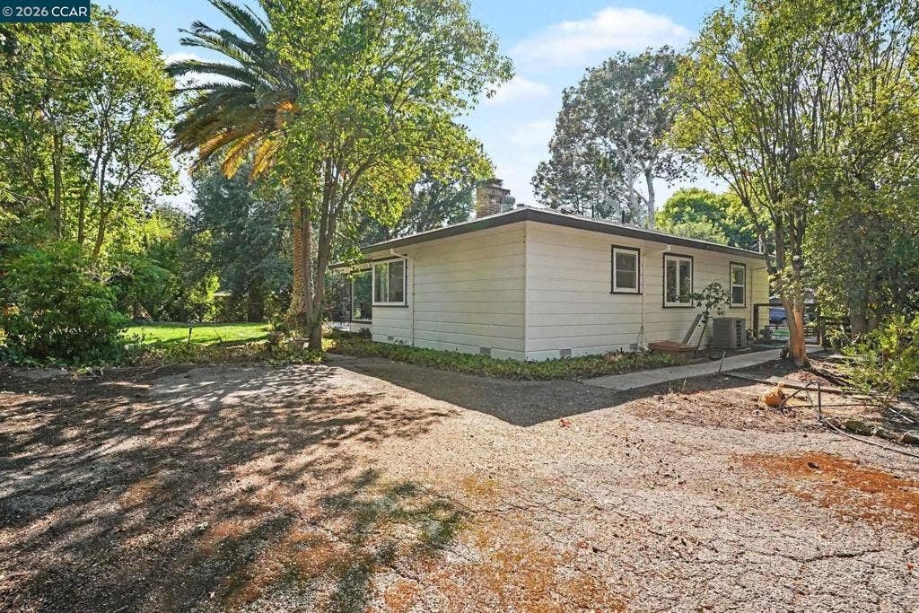 1174 Saint Francis Dr, Concord, CA 94518