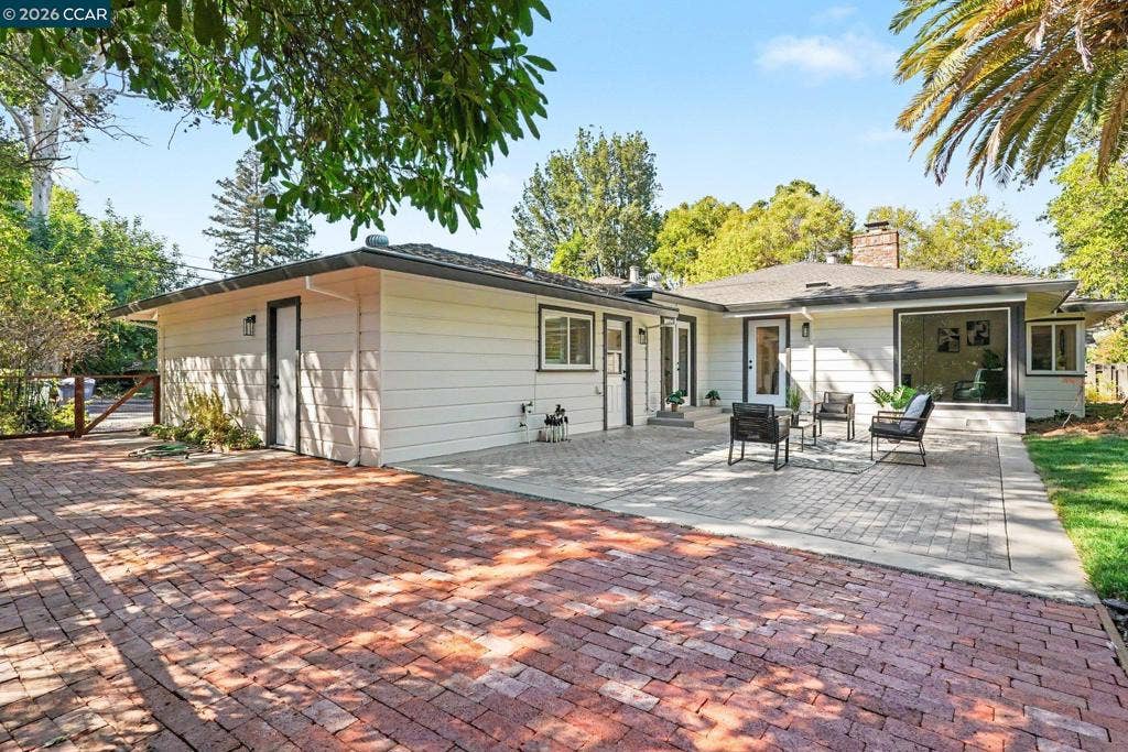 1174 Saint Francis Dr, Concord, CA 94518