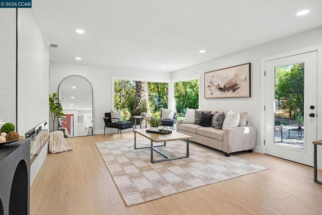 1174 Saint Francis Dr, Concord, CA 94518