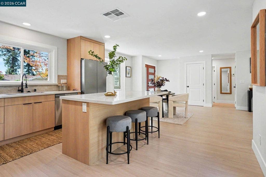 1174 Saint Francis Dr, Concord, CA 94518