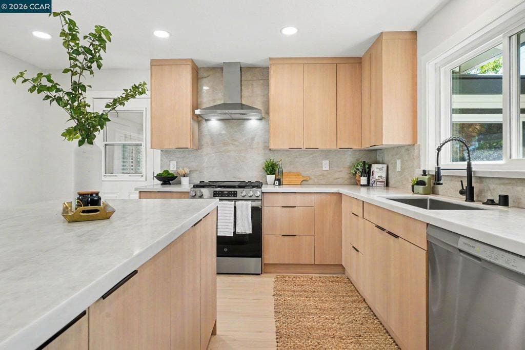 1174 Saint Francis Dr, Concord, CA 94518