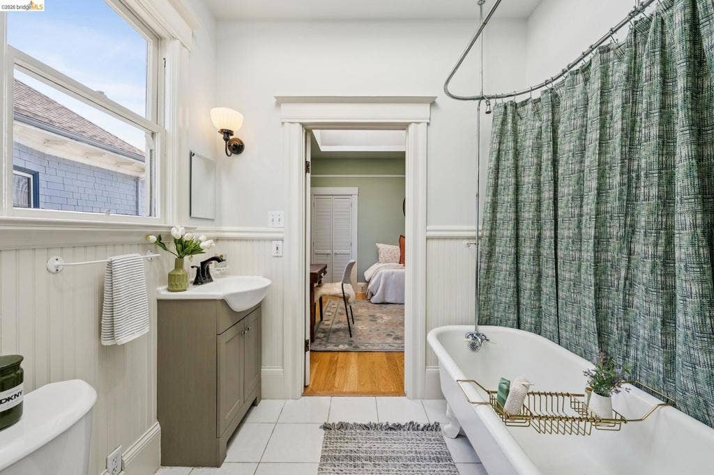 1822 E 24Th St, Oakland, CA 94606