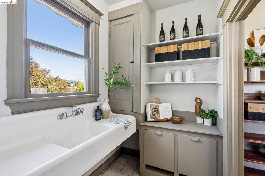1822 E 24Th St, Oakland, CA 94606