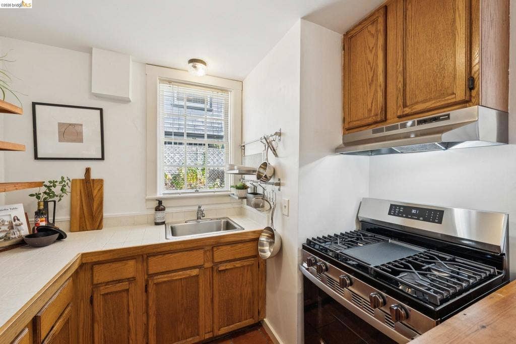 1822 E 24Th St, Oakland, CA 94606