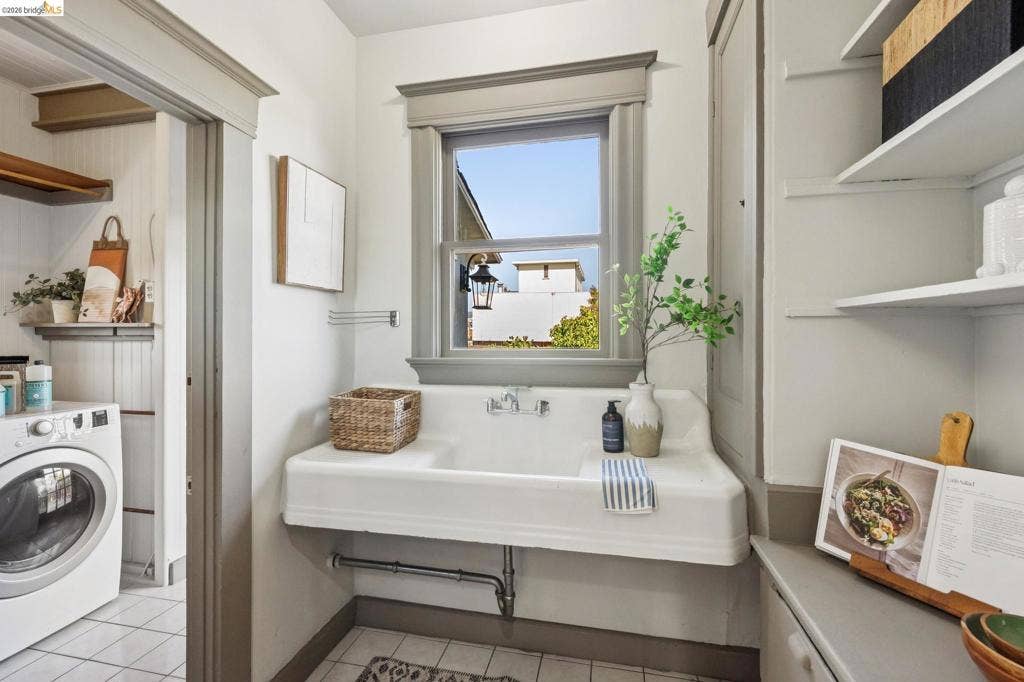1822 E 24Th St, Oakland, CA 94606