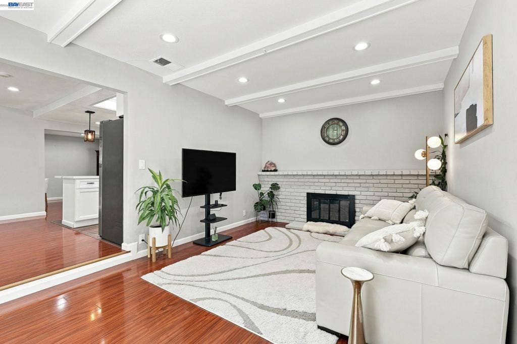 4315 Denker Dr, Pleasanton, CA 94588 4315 Denker Dr, Pleasanton, CA 94588