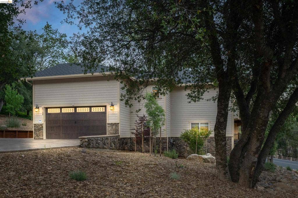 20145 Pleasantview Dr, Groveland, CA 95321-9587