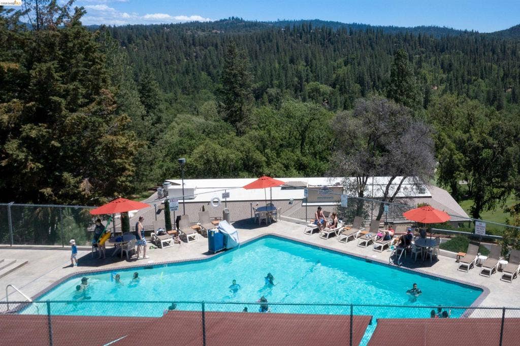 20145 Pleasantview Dr, Groveland, CA 95321-9587