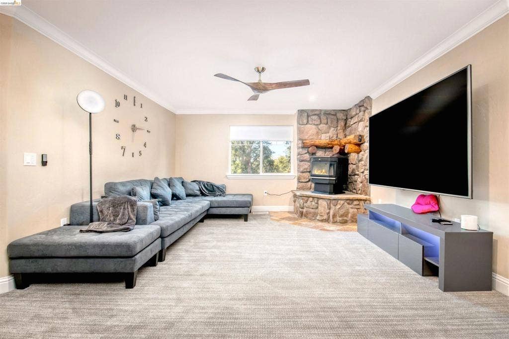 20145 Pleasantview Dr, Groveland, CA 95321-9587