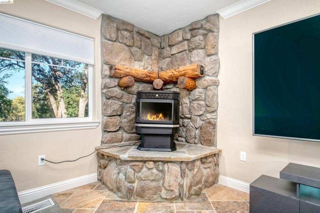 20145 Pleasantview Dr, Groveland, CA 95321-9587