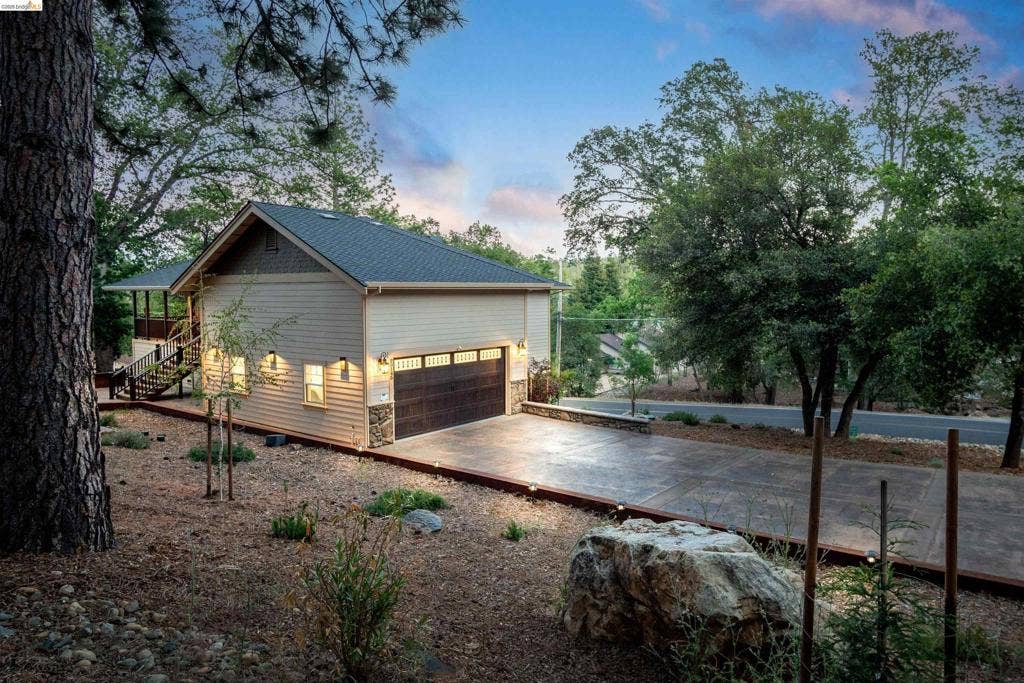 20145 Pleasantview Dr, Groveland, CA 95321-9587