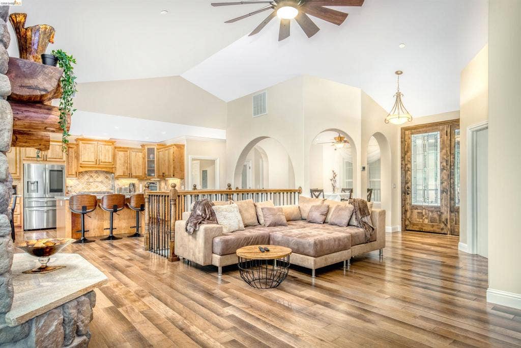 20145 Pleasantview Dr, Groveland, CA 95321-9587