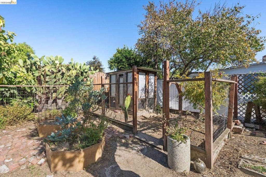 1824 E 24Th St, Oakland, CA 94606
