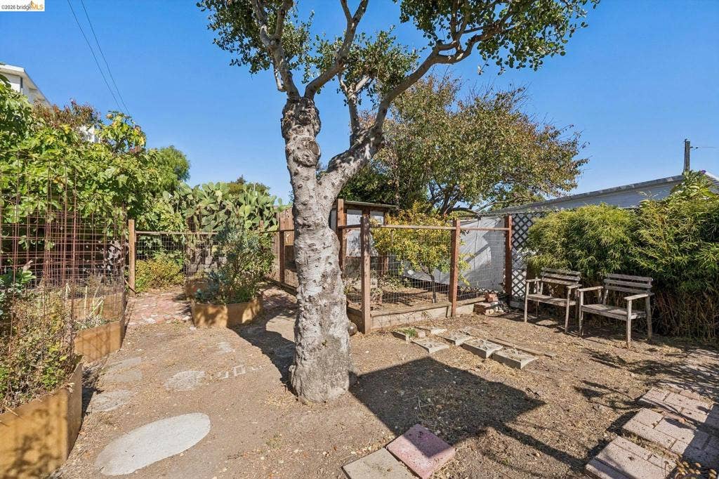 1824 E 24Th St, Oakland, CA 94606