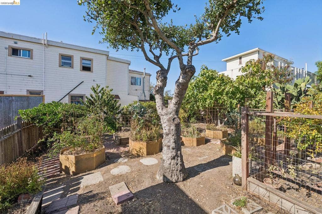 1824 E 24Th St, Oakland, CA 94606