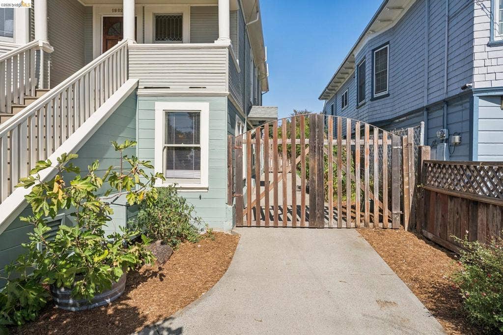 1824 E 24Th St, Oakland, CA 94606