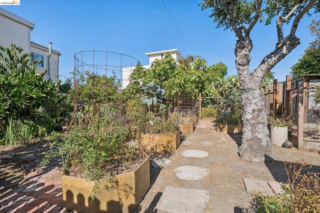 1824 E 24Th St, Oakland, CA 94606