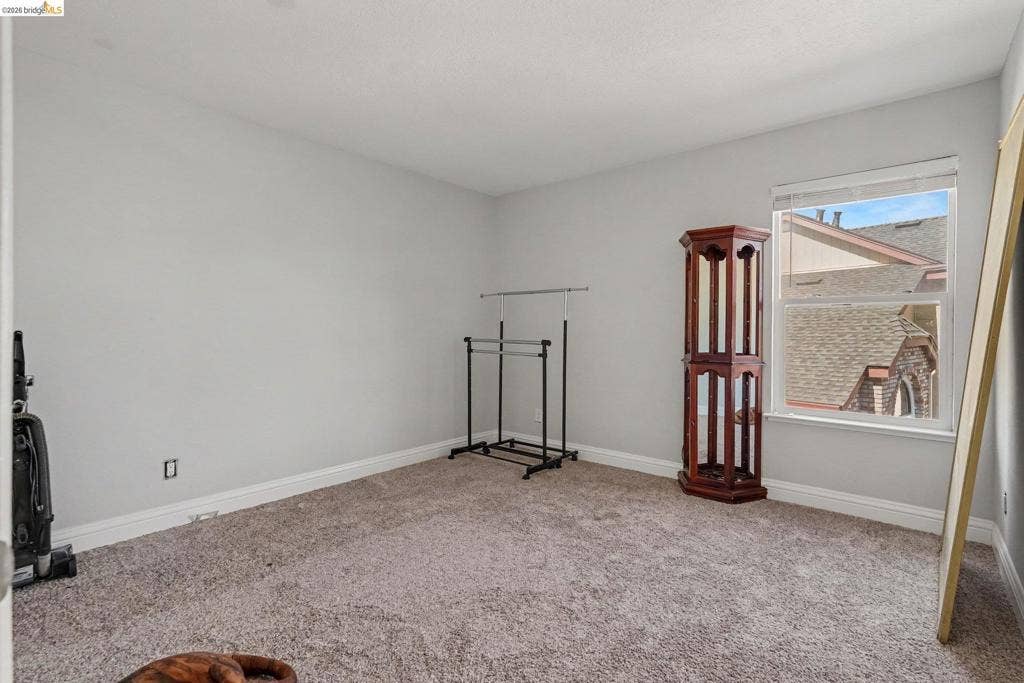 304 Greystone Dr, Antioch, CA 94509 Neutral-toned wall paint, plush carpeting, and a single-hung window with installed blinds