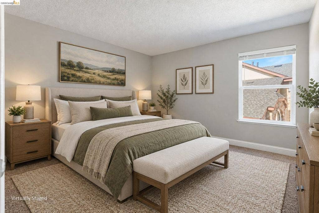 304 Greystone Dr, Antioch, CA 94509 Neutral-toned walls, carpeted flooring, and a single-hung window with a blind