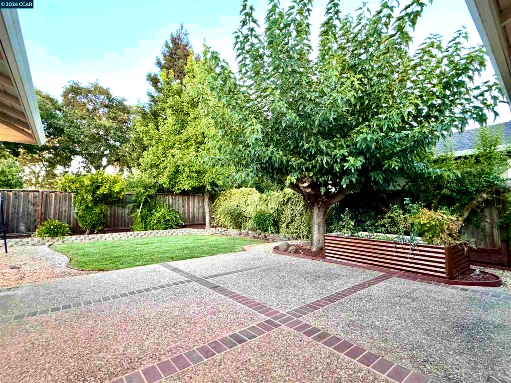 926 Sassel Avenue, Concord, CA 94518 SPACIOUS BACKYARD LIVING