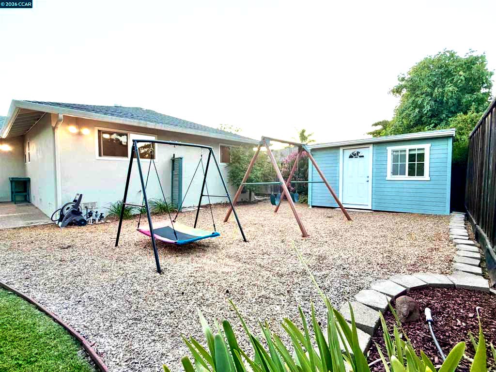 926 Sassel Avenue, Concord, CA 94518 ESTABLISHED PLAY AREA