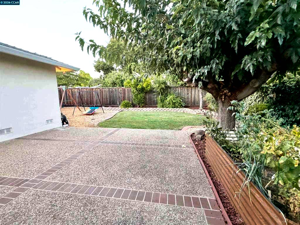 926 Sassel Avenue, Concord, CA 94518 RAISED GARDEN BED
