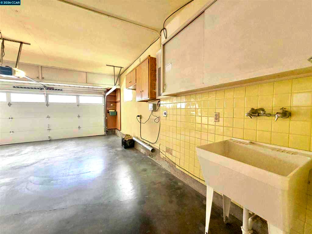 926 Sassel Avenue, Concord, CA 94518 GARAGE SINK & HOOK-UPS