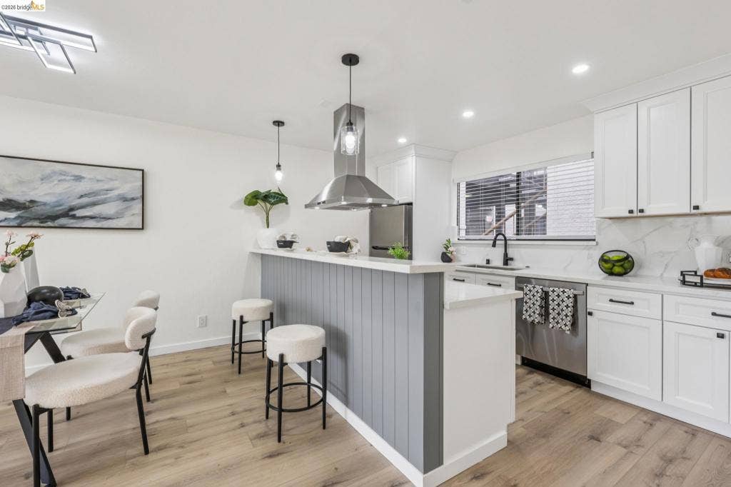 7 Embarcadero West, #207, Oakland, CA 94607 7 Embarcadero West, #207, Oakland, CA 94607