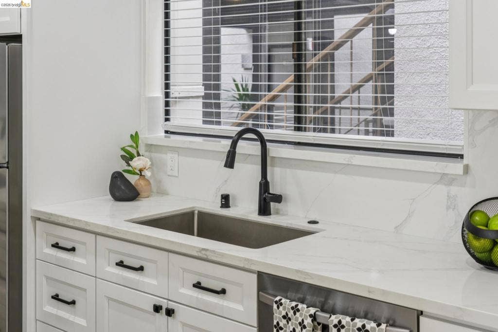 7 Embarcadero West, #207, Oakland, CA 94607 7 Embarcadero West, #207, Oakland, CA 94607