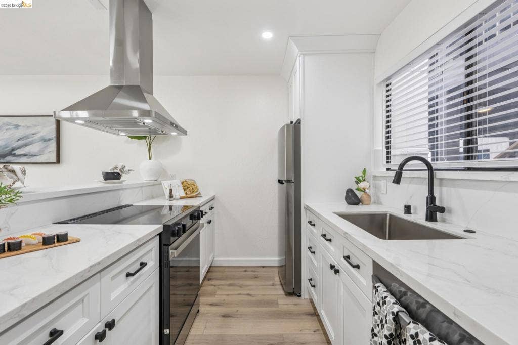 7 Embarcadero West, #207, Oakland, CA 94607 7 Embarcadero West, #207, Oakland, CA 94607