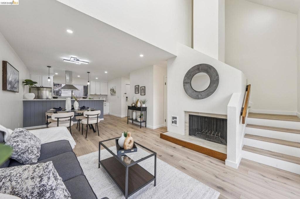 7 Embarcadero West, #207, Oakland, CA 94607 7 Embarcadero West, #207, Oakland, CA 94607