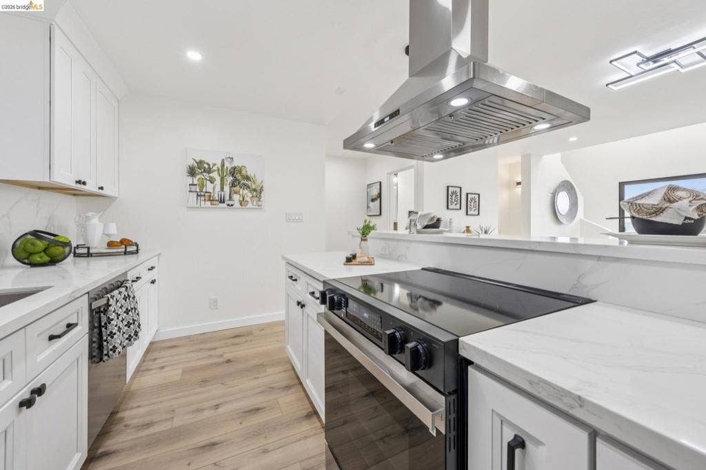 7 Embarcadero West, #207, Oakland, CA 94607 7 Embarcadero West, #207, Oakland, CA 94607
