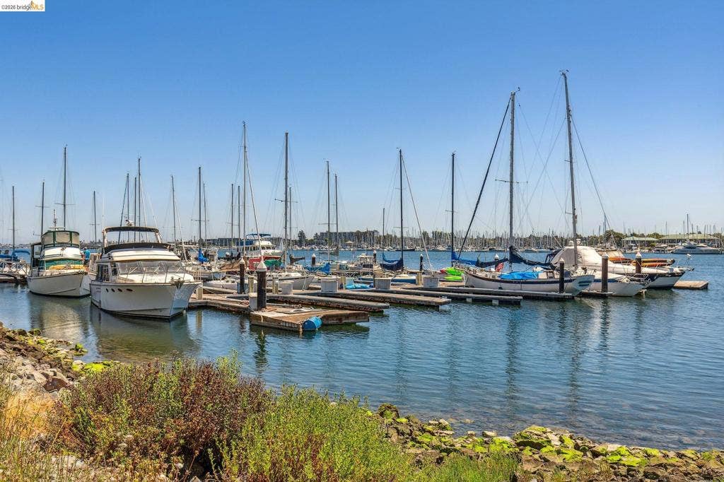 7 Embarcadero West, #207, Oakland, CA 94607 7 Embarcadero West, #207, Oakland, CA 94607
