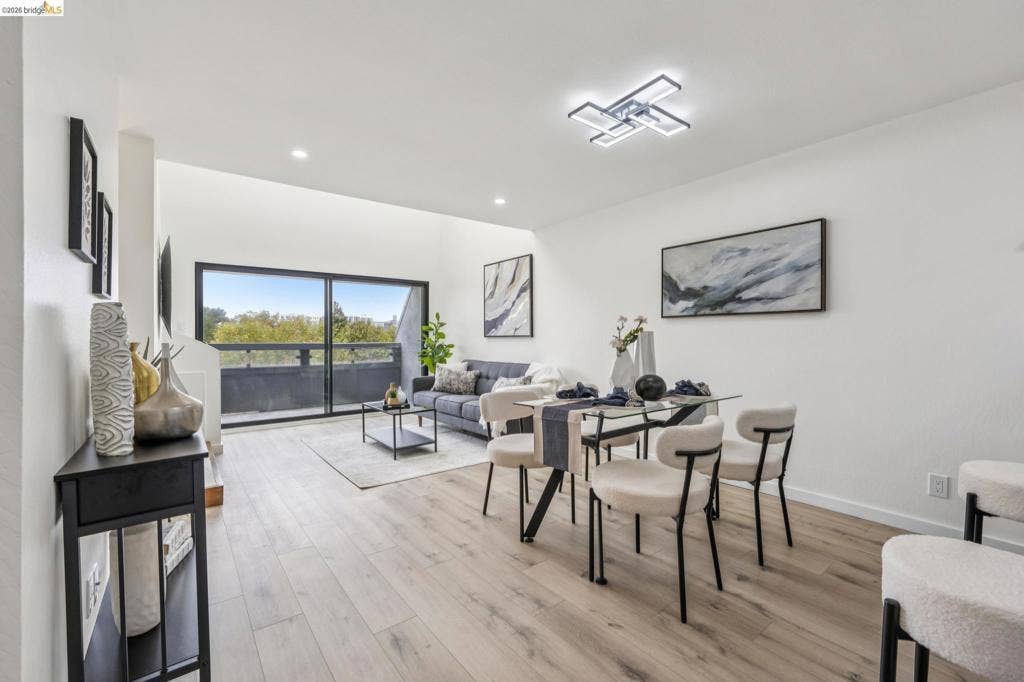 7 Embarcadero West, #207, Oakland, CA 94607 7 Embarcadero West, #207, Oakland, CA 94607