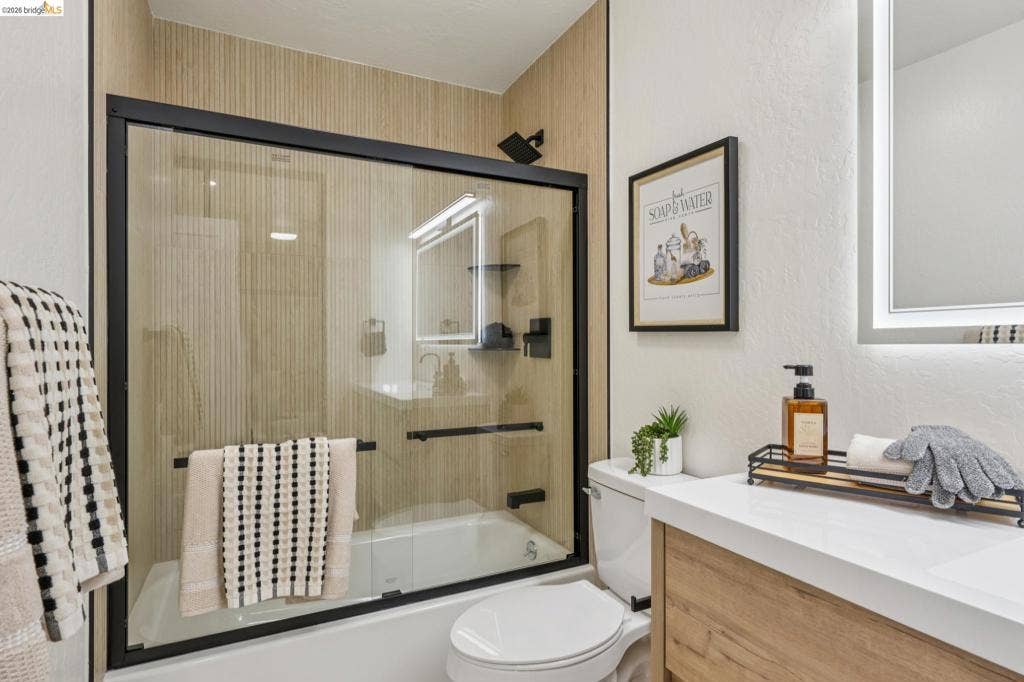 7 Embarcadero West, #207, Oakland, CA 94607 7 Embarcadero West, #207, Oakland, CA 94607