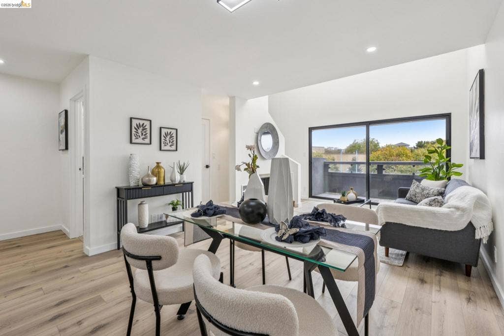 7 Embarcadero West, #207, Oakland, CA 94607 7 Embarcadero West, #207, Oakland, CA 94607