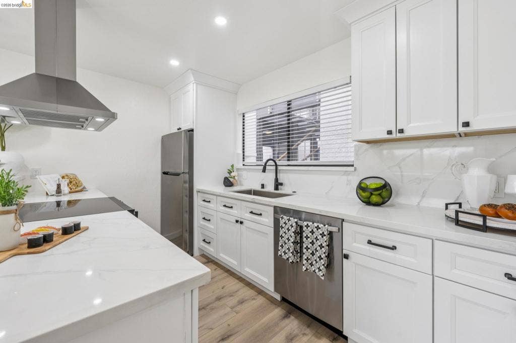 7 Embarcadero West, #207, Oakland, CA 94607 7 Embarcadero West, #207, Oakland, CA 94607