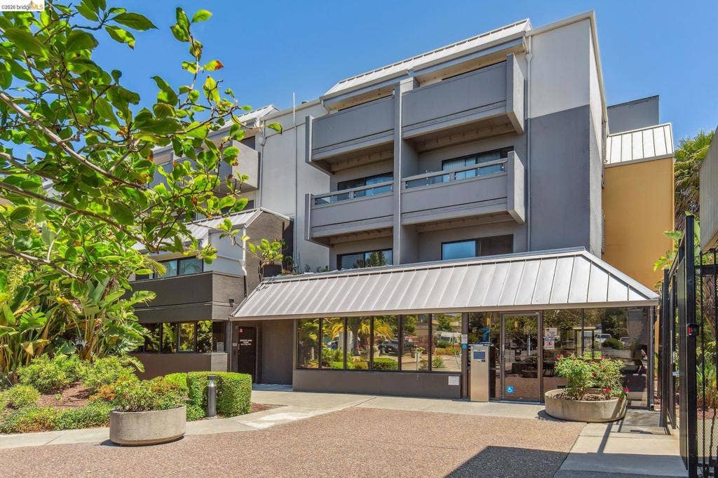 7 Embarcadero West, #207, Oakland, CA 94607 7 Embarcadero West, #207, Oakland, CA 94607