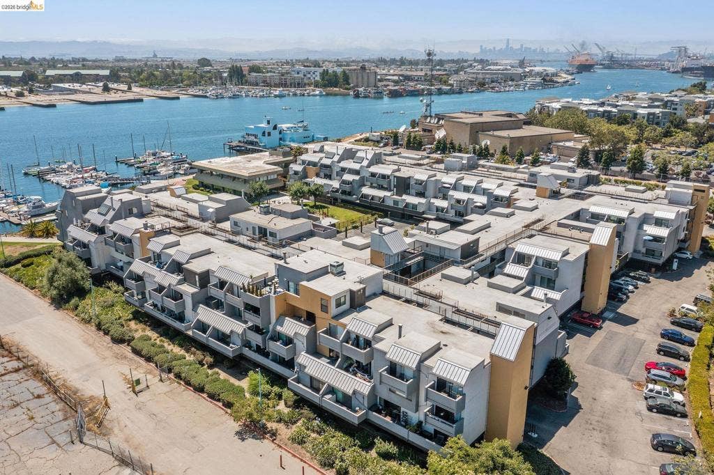 7 Embarcadero West, #207, Oakland, CA 94607 7 Embarcadero West, #207, Oakland, CA 94607