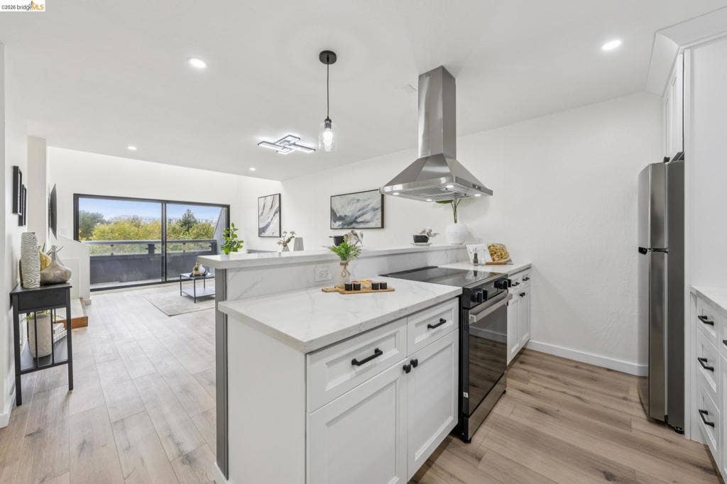 7 Embarcadero West, #207, Oakland, CA 94607 7 Embarcadero West, #207, Oakland, CA 94607