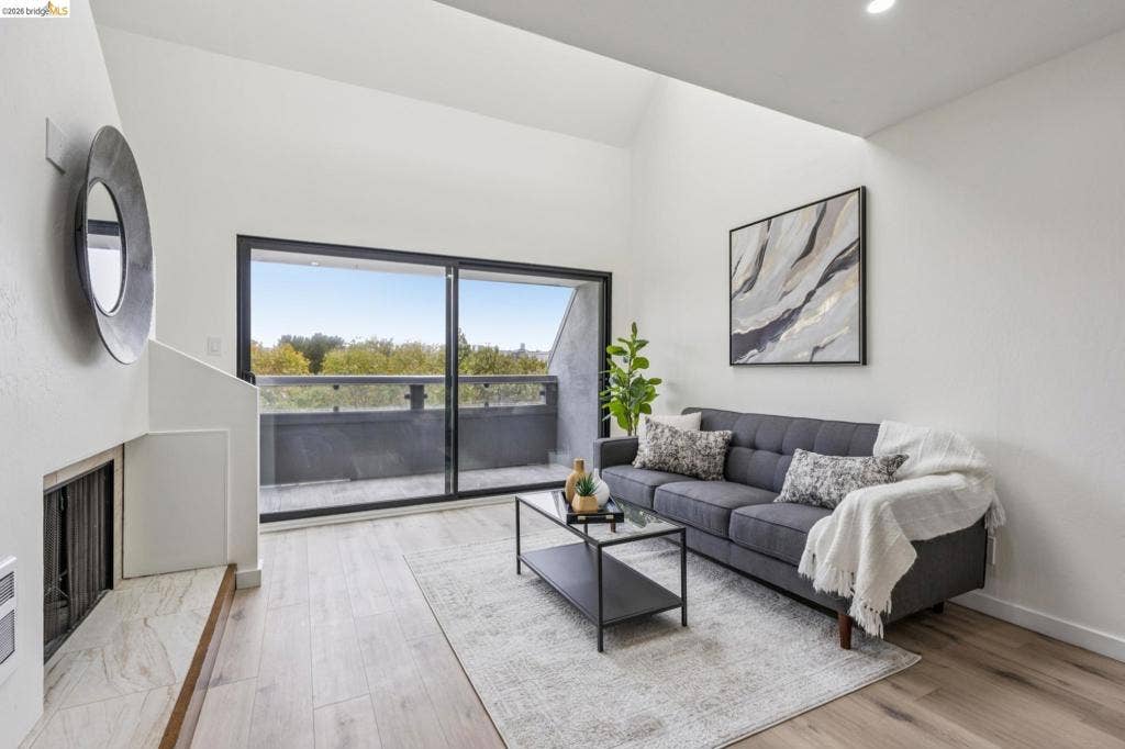 7 Embarcadero West, #207, Oakland, CA 94607 7 Embarcadero West, #207, Oakland, CA 94607