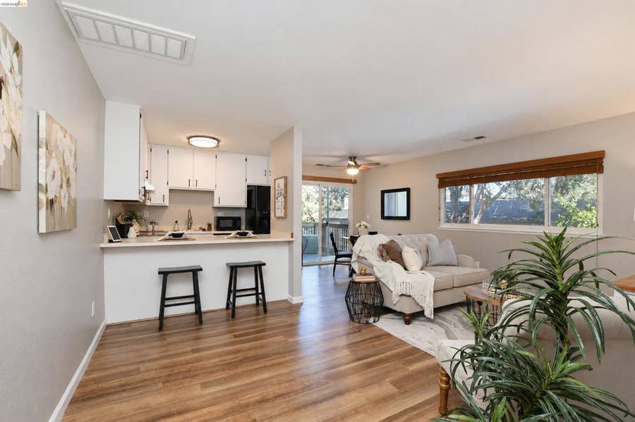 Property photo for 157 Nautical Ct, Vallejo, CA