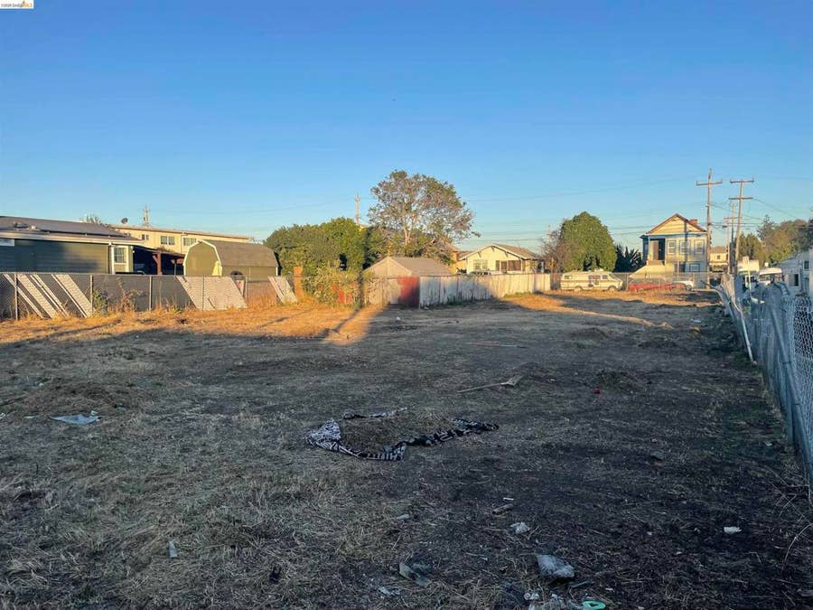 Property photo for 443 Hale Ave, Oakland, CA