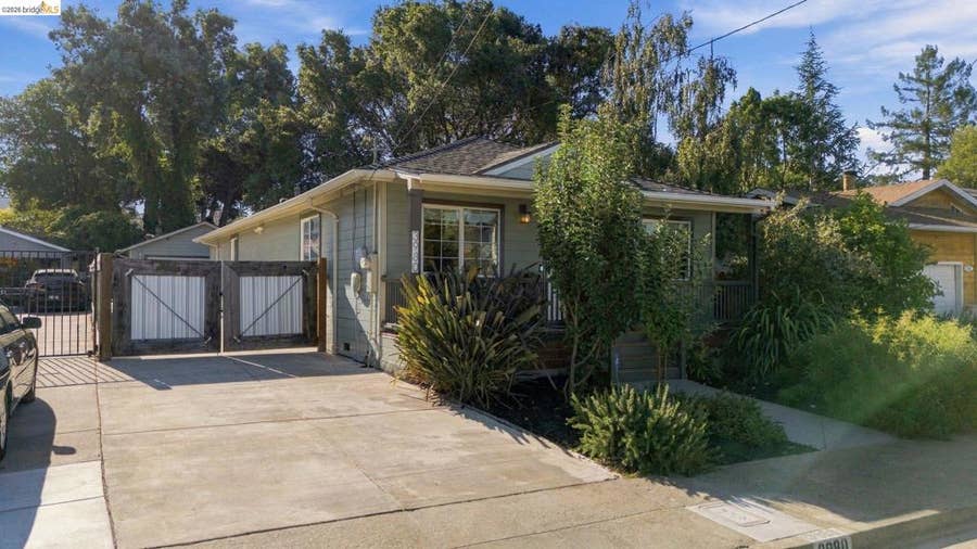 Property photo for 3980 Altamont Ave, Oakland, CA